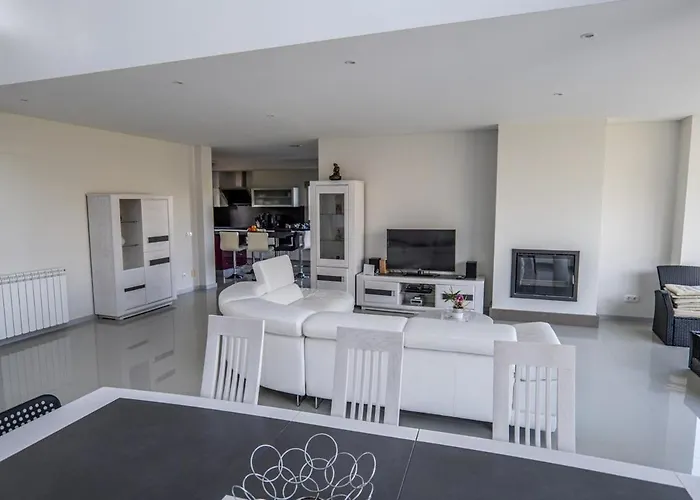 فيلة Luxury In *